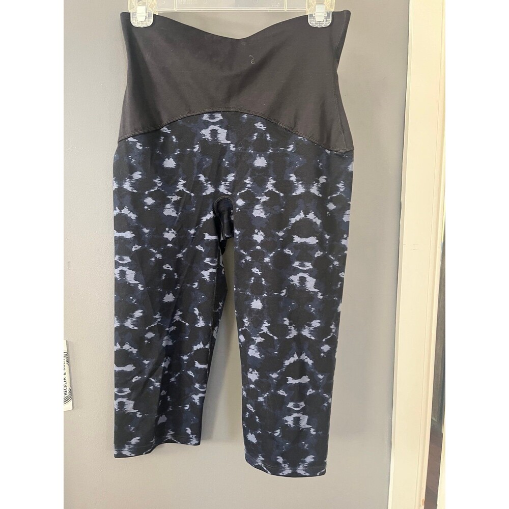 Spanx leggings size xl  black and blue patterned capri length.